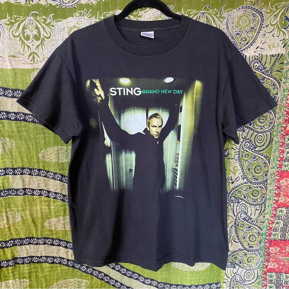 Vintage 2000 Black Delta Sting "Brand New Day" Tour Tee Size Medium